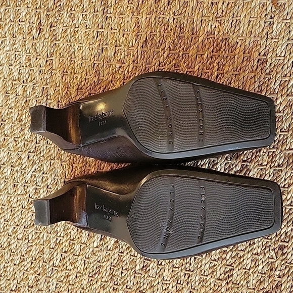 LIZ CLAIBORNE FLEX Dark Brown Slip On Leather Upper Heels. Size Is 6.5 M - Picture 6 of 8